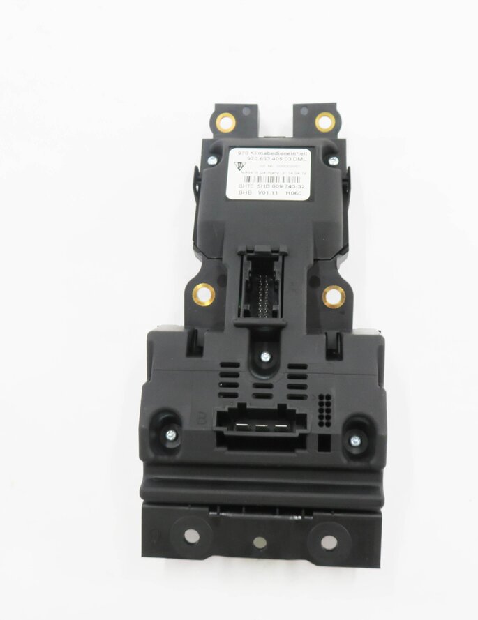 Thumbnail 6: 2012 PORSCHE PANAMERA (970 G1) REAR HEATED SEAT SWITCH BUTTON