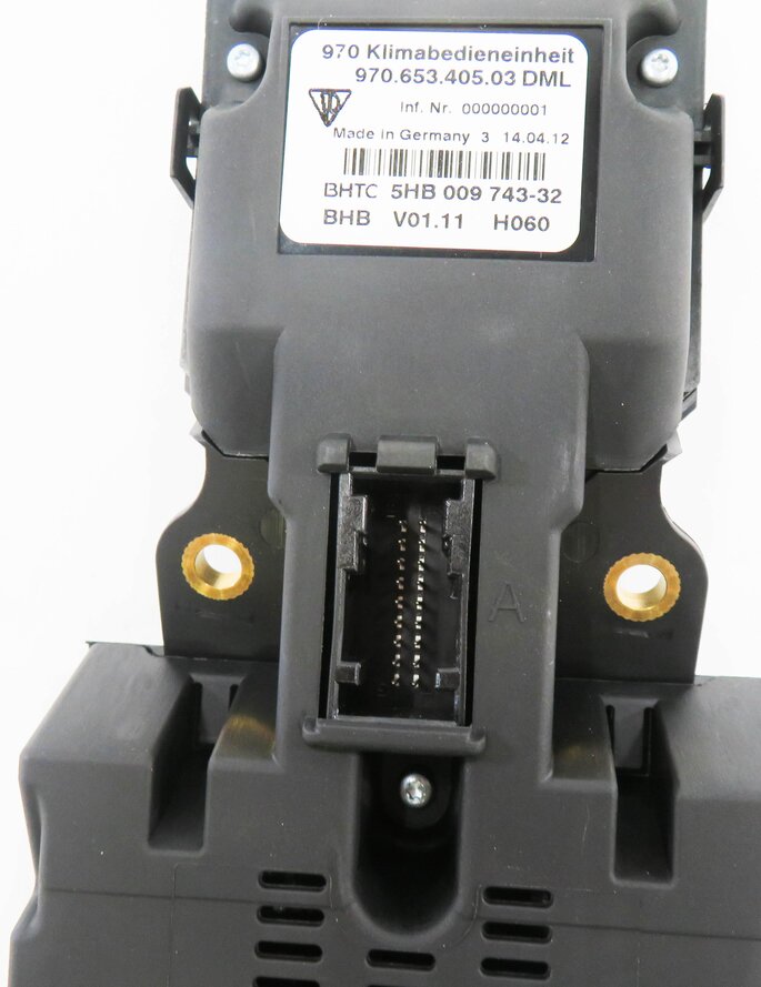 Thumbnail 7: 2012 PORSCHE PANAMERA (970 G1) REAR HEATED SEAT SWITCH BUTTON