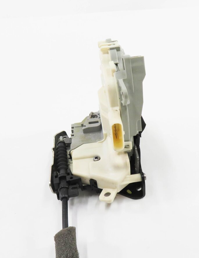 Thumbnail 4: 2010-2020 VW PORSCHE - A3 A4 A8 S3 S4 Q5 MACAN PANAMERA - RIGHT REAR DOOR LATCH