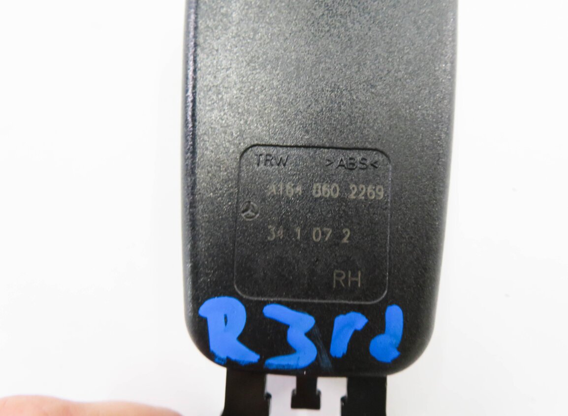 Thumbnail 6: 2008 MERCEDES GL450 (X164) REAR 3rd THIRD ROW SEAT SEATBELT RECEIVER SET-2