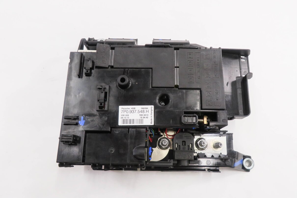Thumbnail 2: 2011 PORSCHE CAYENNE (958) FRONT BATTERY POWER JUNCTION FUSE BOX