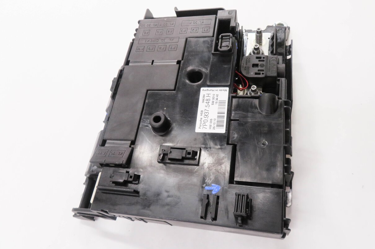 Thumbnail 3: 2011 PORSCHE CAYENNE (958) FRONT BATTERY POWER JUNCTION FUSE BOX