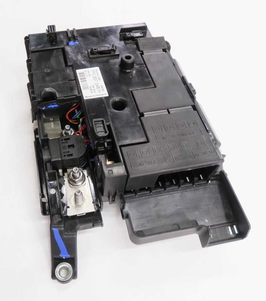 Thumbnail 4: 2011 PORSCHE CAYENNE (958) FRONT BATTERY POWER JUNCTION FUSE BOX