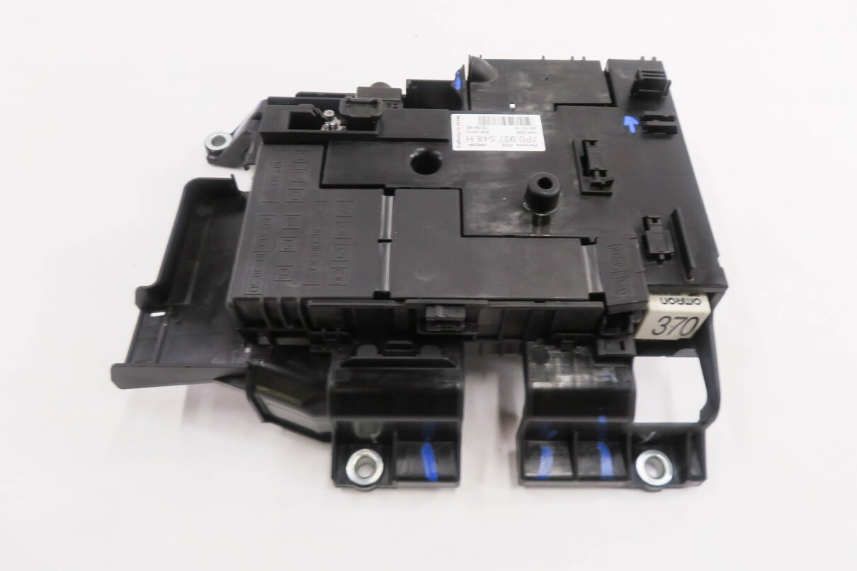 Thumbnail 5: 2011 PORSCHE CAYENNE (958) FRONT BATTERY POWER JUNCTION FUSE BOX