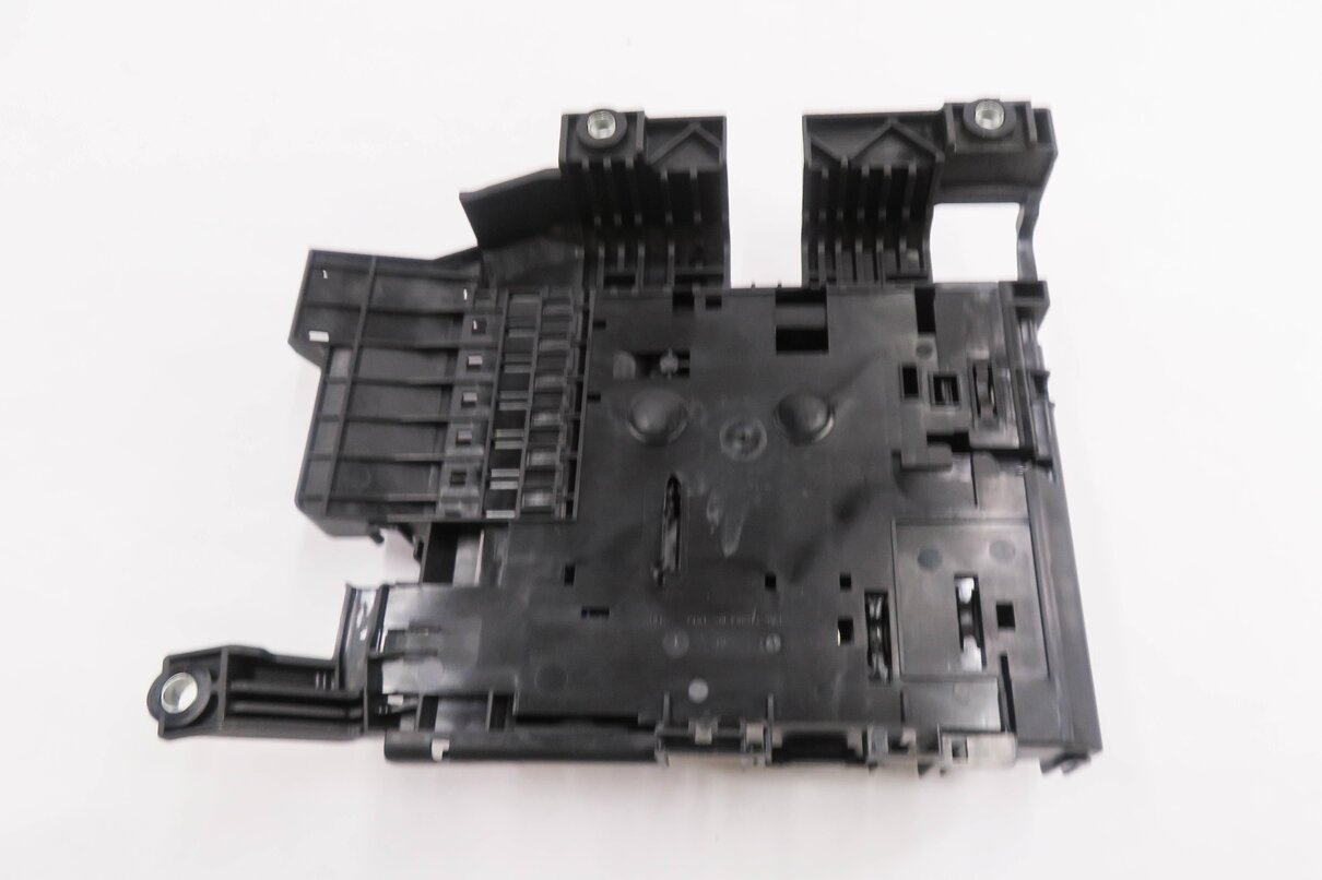 Thumbnail 6: 2011 PORSCHE CAYENNE (958) FRONT BATTERY POWER JUNCTION FUSE BOX