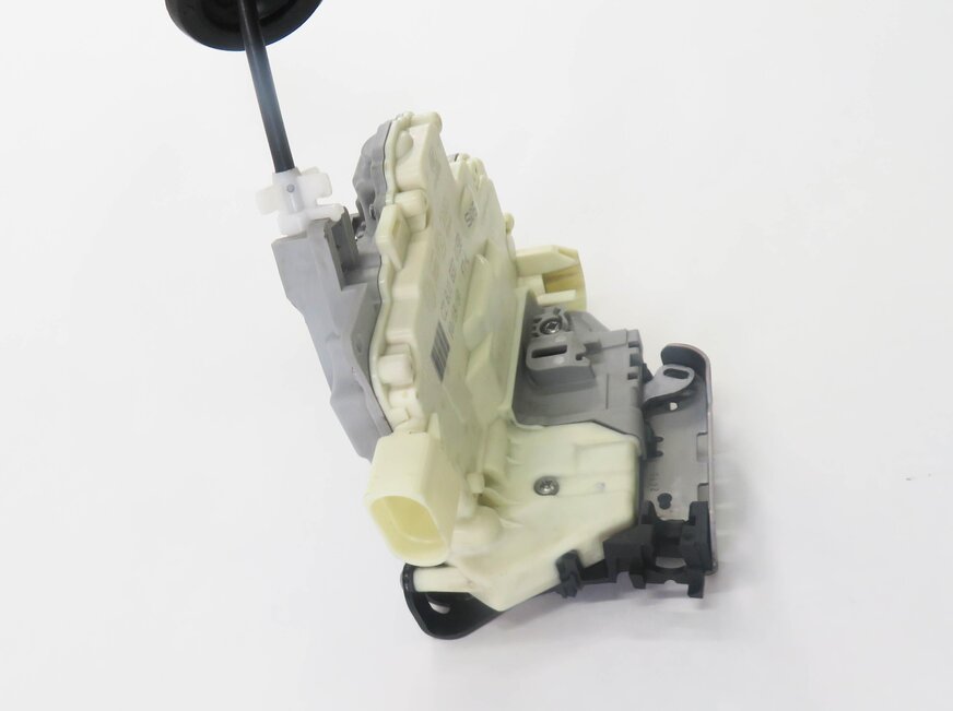Thumbnail 3: 09-18 AUDI / PORSCHE - A4 A5 Q5 S4 TT CAYENNE PANAMERA TOURAEG DRIVER DOOR LATCH