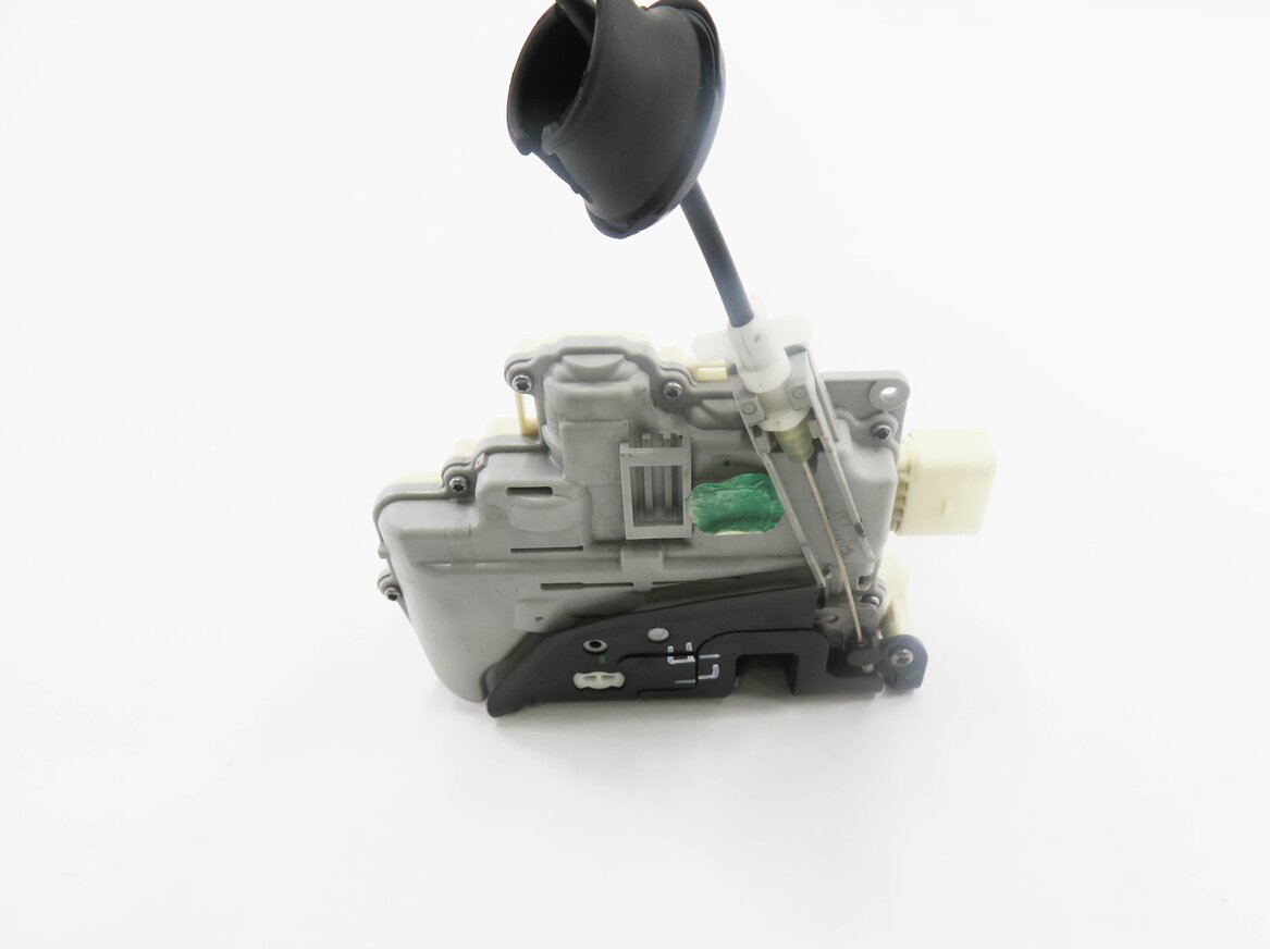 Thumbnail 5: 09-18 AUDI / PORSCHE - A4 A5 Q5 S4 TT CAYENNE PANAMERA TOURAEG DRIVER DOOR LATCH