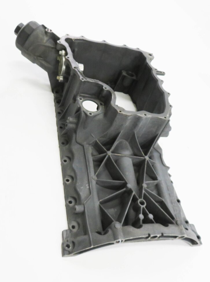 Thumbnail 3: 2011-2013 PORSCHE CAYENNE (958) 4.8L M48 V8 - UPPER ENGINE OIL PAN CRADLE