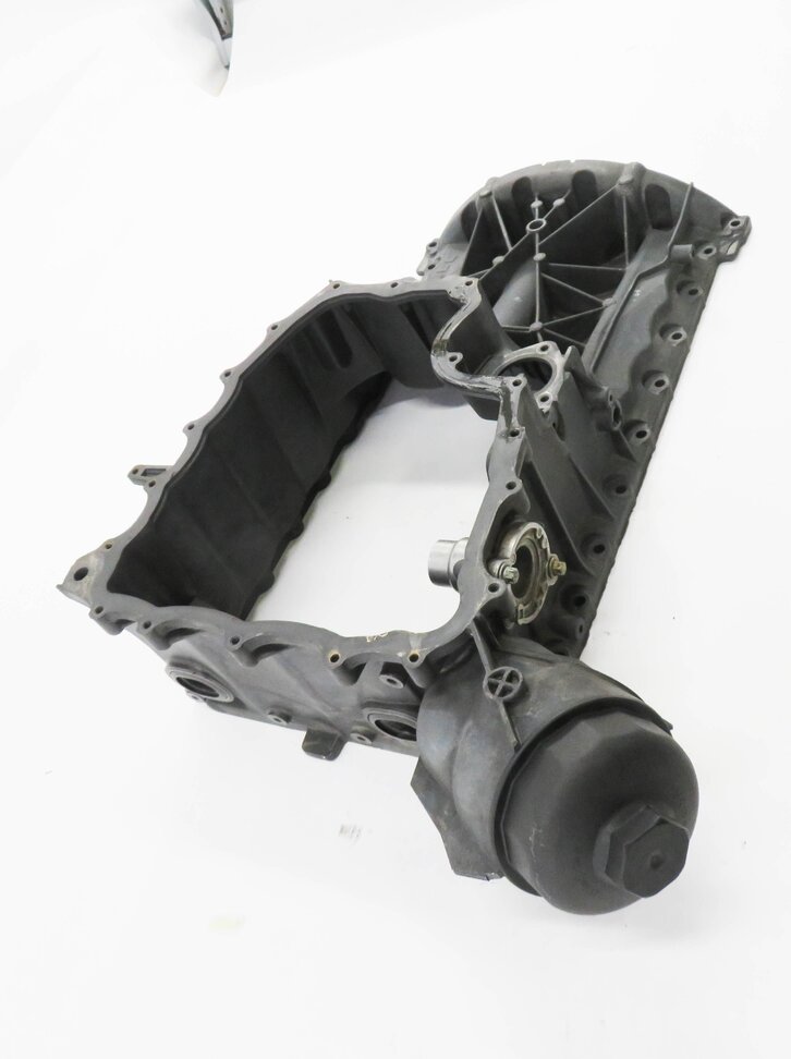 Thumbnail 4: 2011-2013 PORSCHE CAYENNE (958) 4.8L M48 V8 - UPPER ENGINE OIL PAN CRADLE