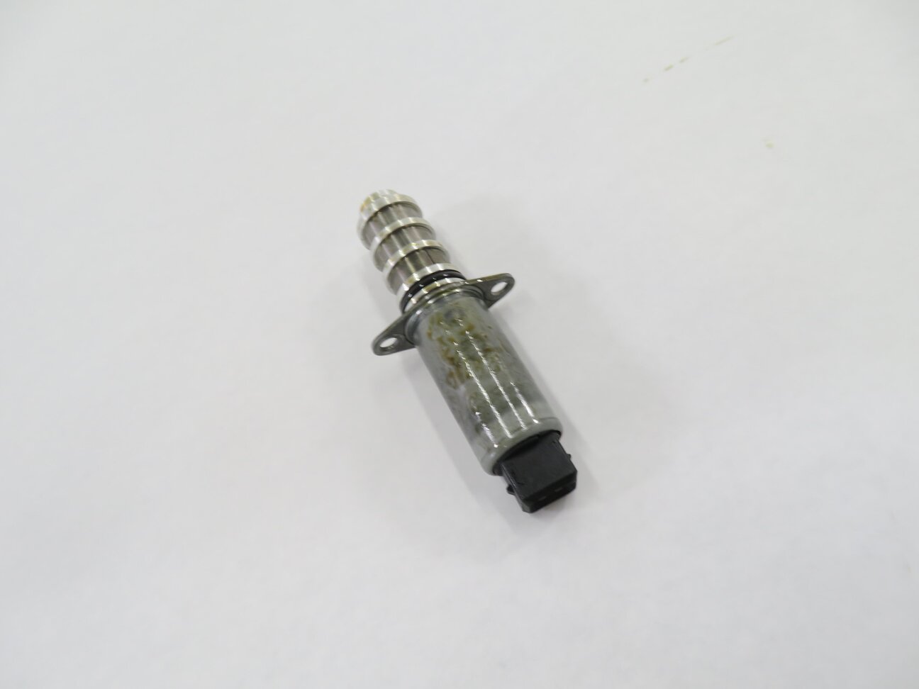 2011 PORSCHE CAYENNE (958) 4.8L ENGINE - VVT CAMSHAFT ADJUSTER TIMING SOLENOID