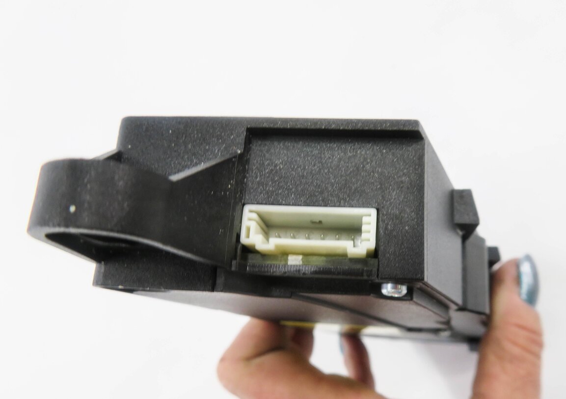Thumbnail 9: 2012 BMW 528i (F10) LEFT FRONT DRIVER MEMORY SEAT ADJUSTMENT SWITCH