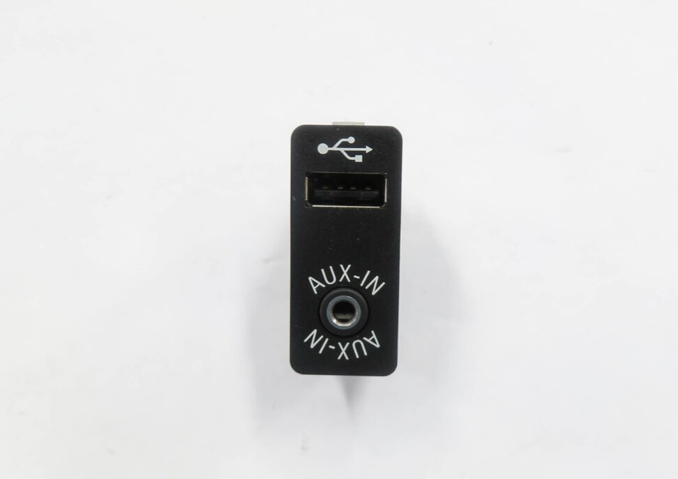 Thumbnail 2: 2012 BMW 528i (F10) RADIO STEREO AUX AUXILIARY AUDIO IN INPUT JACK w/ USB