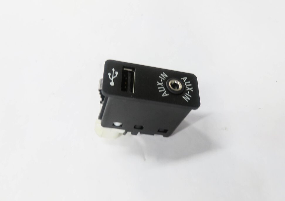 Thumbnail 3: 2012 BMW 528i (F10) RADIO STEREO AUX AUXILIARY AUDIO IN INPUT JACK w/ USB
