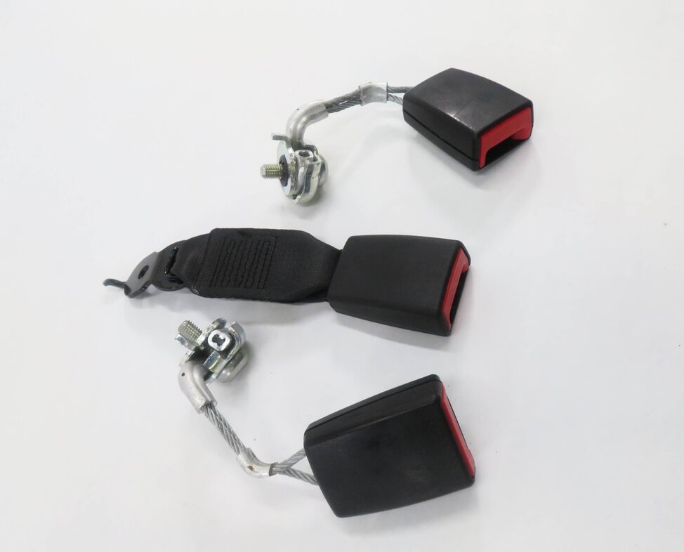 Thumbnail 3: 2012 BMW 528i (F10) REAR SEAT SEATBELT BUCKLE RECEIVER SET-3