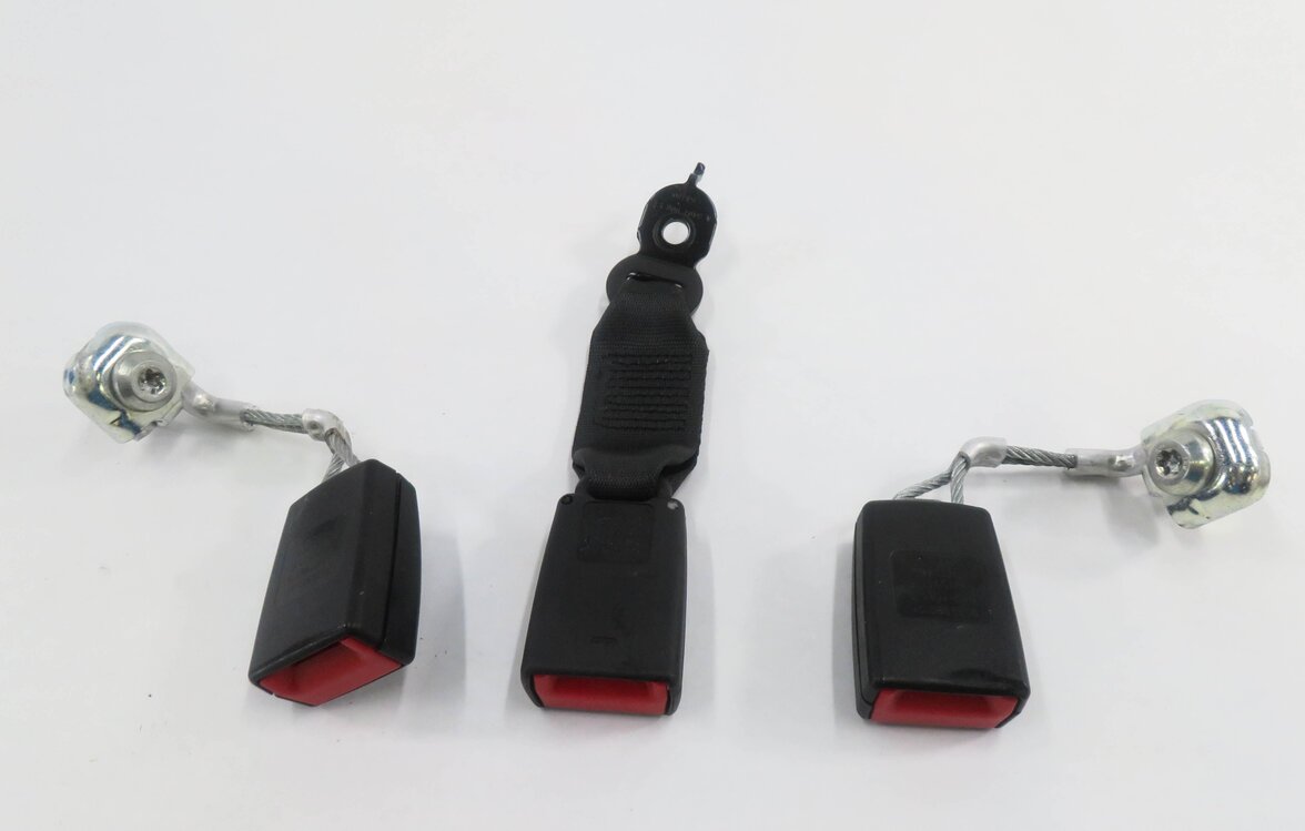 Thumbnail 5: 2012 BMW 528i (F10) REAR SEAT SEATBELT BUCKLE RECEIVER SET-3
