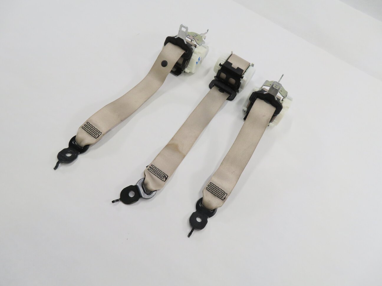 2012 BMW 528i (F10) REAR SEAT SEATBELT RETRACTOR SET-3 (OYSTER)