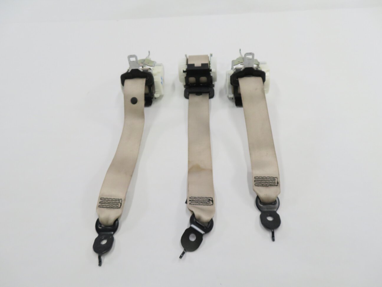 Thumbnail 2: 2012 BMW 528i (F10) REAR SEAT SEATBELT RETRACTOR SET-3 (OYSTER)