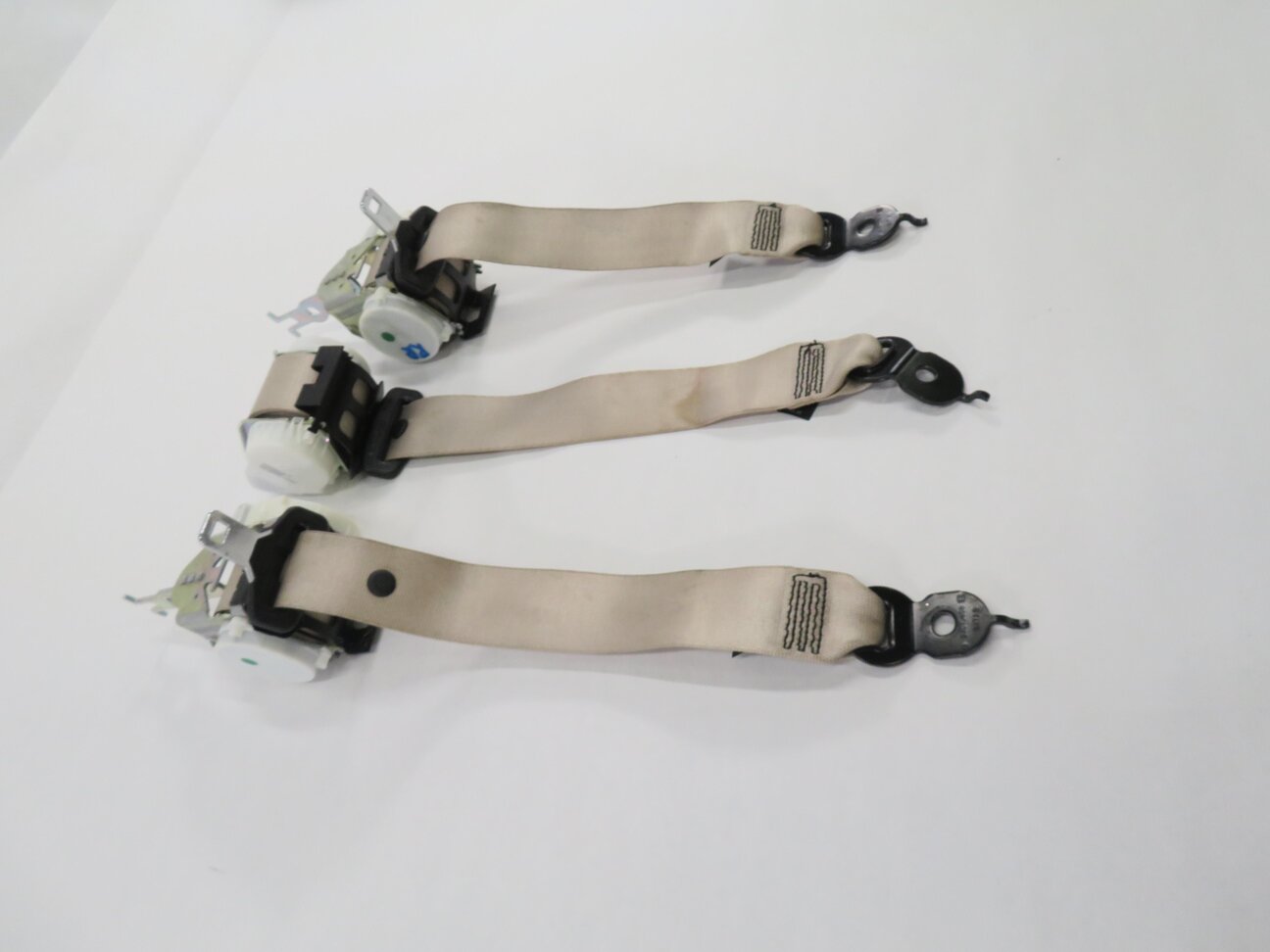 Thumbnail 3: 2012 BMW 528i (F10) REAR SEAT SEATBELT RETRACTOR SET-3 (OYSTER)