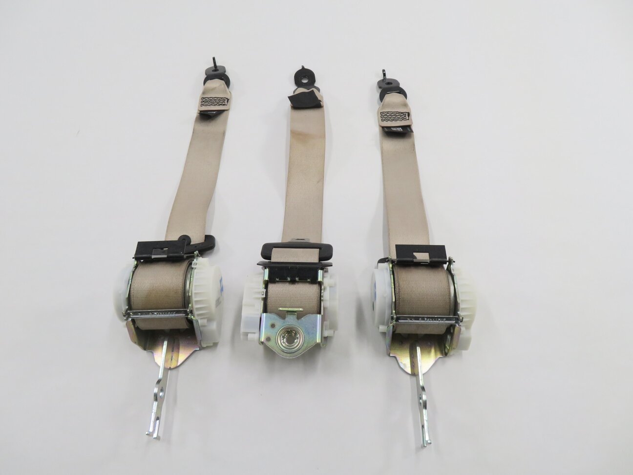 Thumbnail 5: 2012 BMW 528i (F10) REAR SEAT SEATBELT RETRACTOR SET-3 (OYSTER)