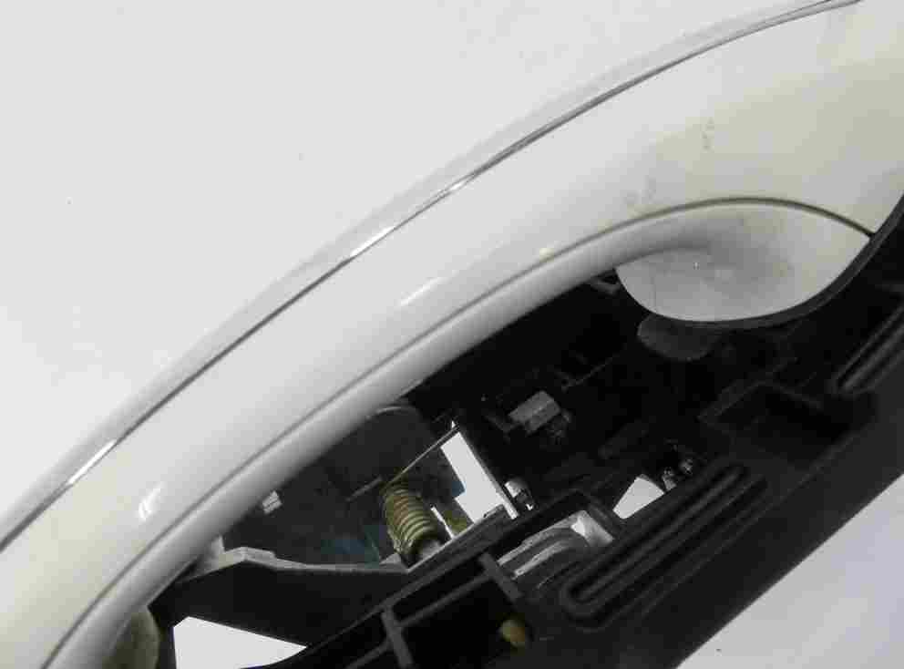 Thumbnail 8: 2011-2016 BMW 528i 535i 550i M5 (F10) RIGHT FRONT PASSENGER DOOR HANDLE (WHITE)