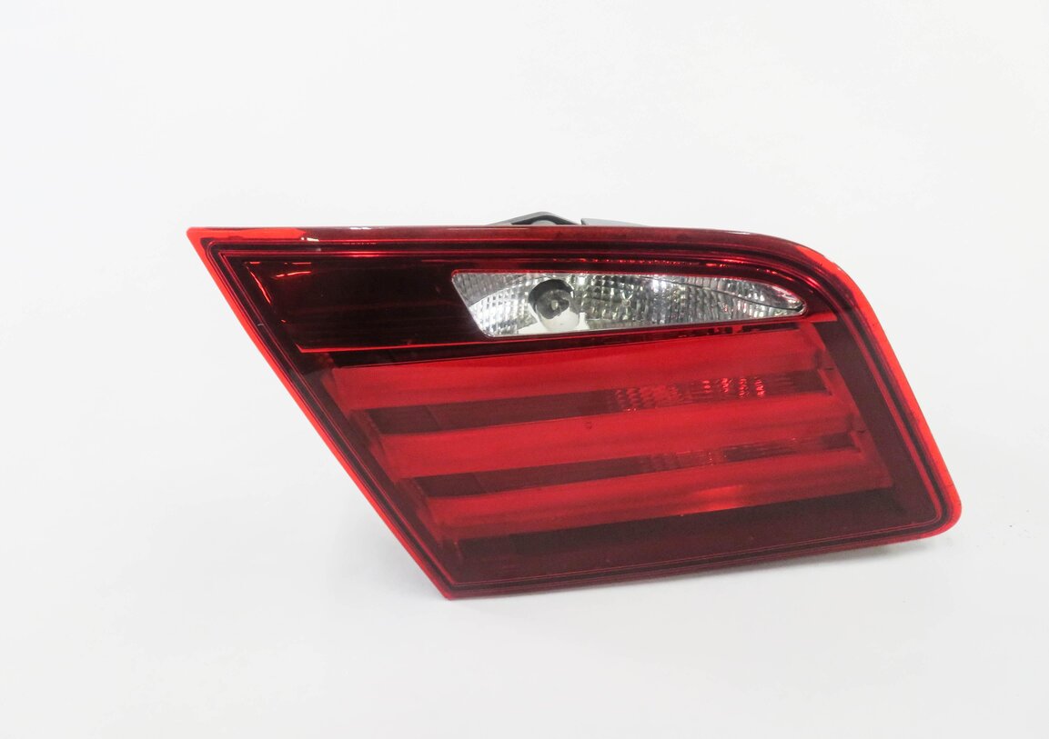 Thumbnail 3: 2011-2013 BMW 528i 535i 550i M5 (F10) LEFT REAR TRUNK LID TAILLIGHT LIGHT LAMP