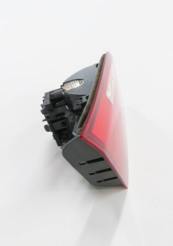 Thumbnail 5: 2011-2013 BMW 528i 535i 550i M5 (F10) LEFT REAR TRUNK LID TAILLIGHT LIGHT LAMP