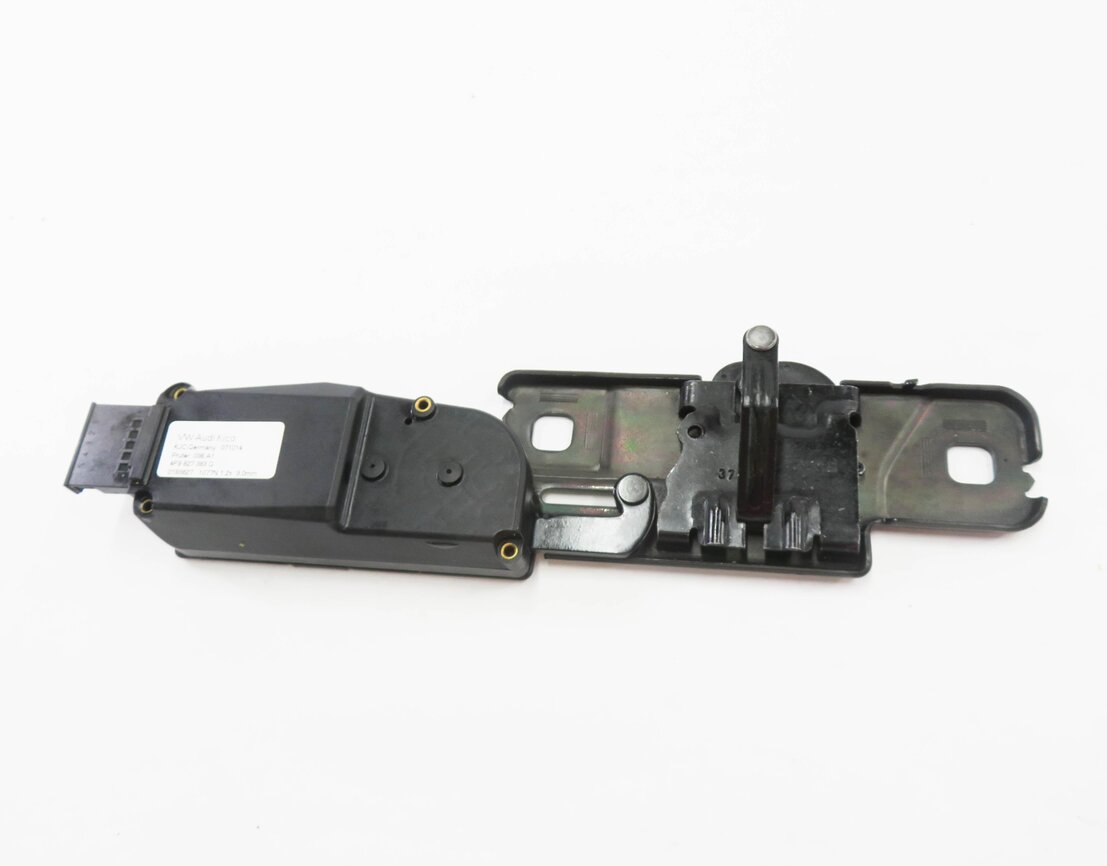 Thumbnail 3: 2015 AUDI Q5 (B8 8R) REAR TRUNK LOWER LOCK LATCH ACTUATOR MOTOR STRIKER PLATE
