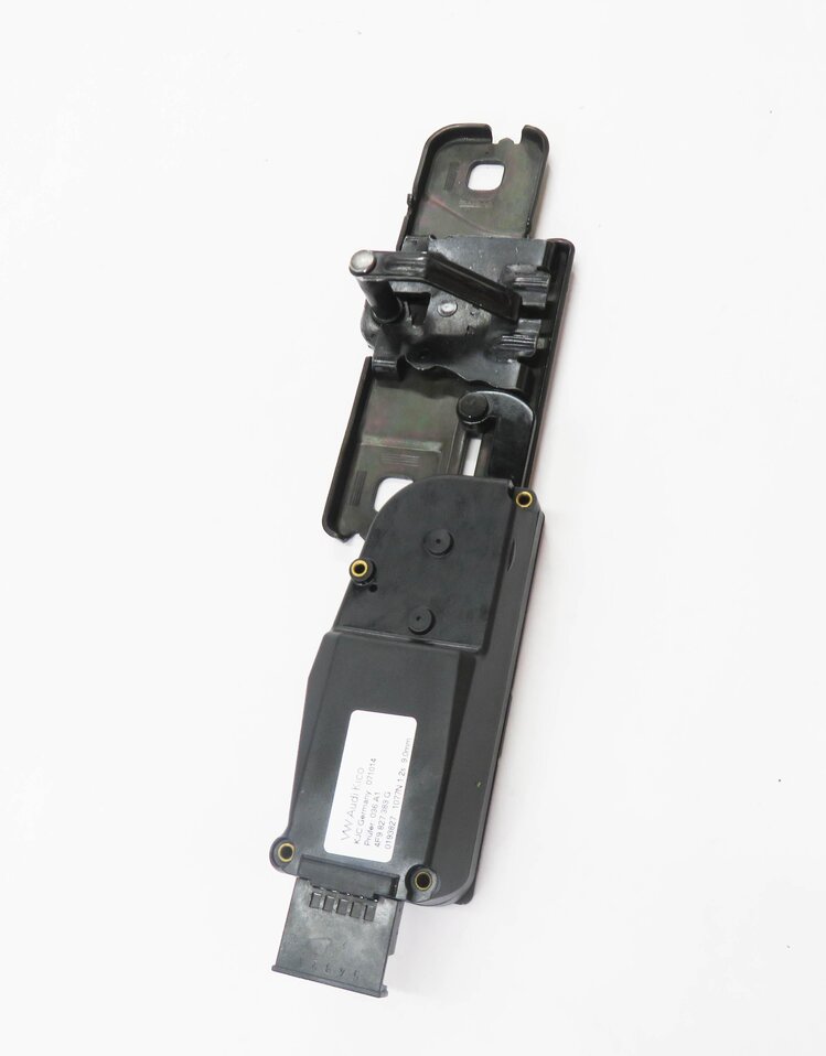 Thumbnail 5: 2015 AUDI Q5 (B8 8R) REAR TRUNK LOWER LOCK LATCH ACTUATOR MOTOR STRIKER PLATE