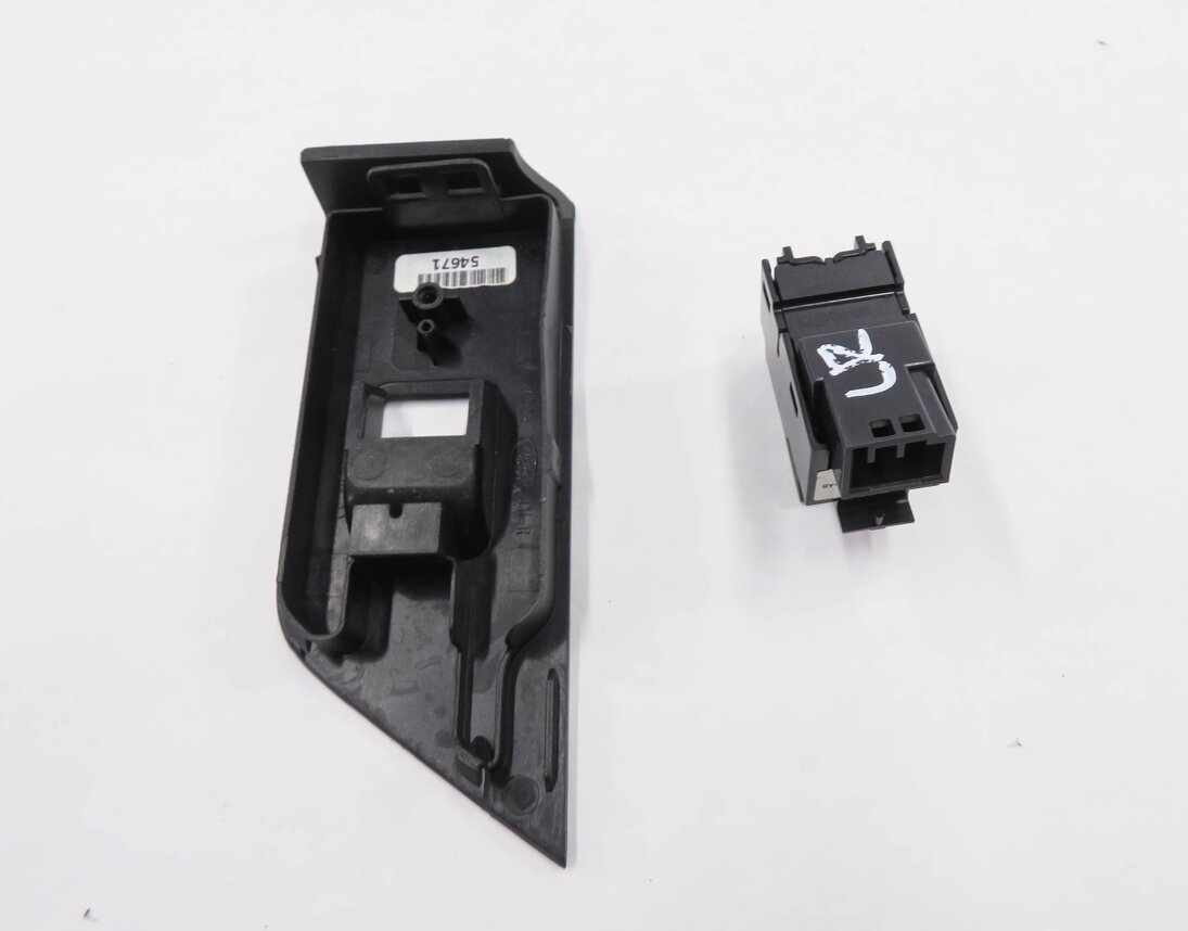 Thumbnail 5: 2013 RANGE ROVER EVOQUE (L538) LEFT REAR DOOR WINDOW SWITCH w/ TRIM