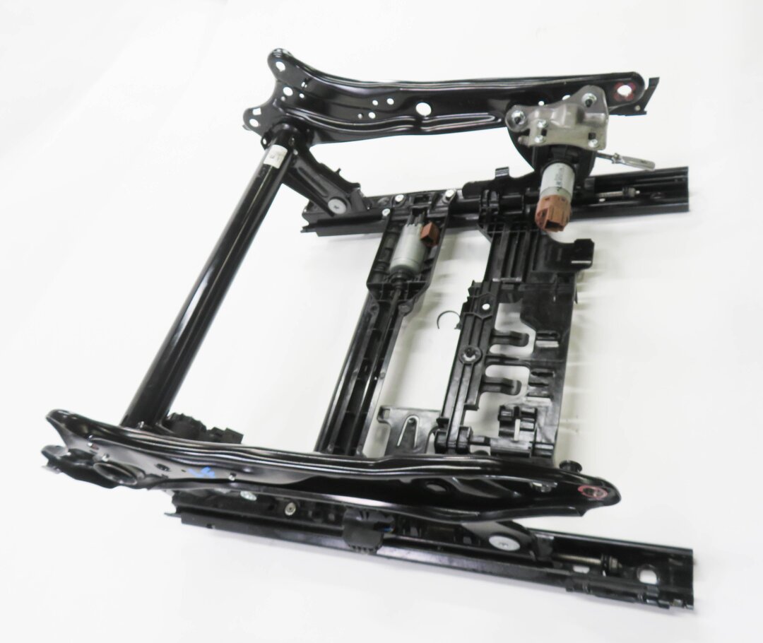Thumbnail 4: 2018 MERCEDES C300 (W205) LEFT FRONT DRIVER SEAT TRACK w/ MOTORS (MEMORY)