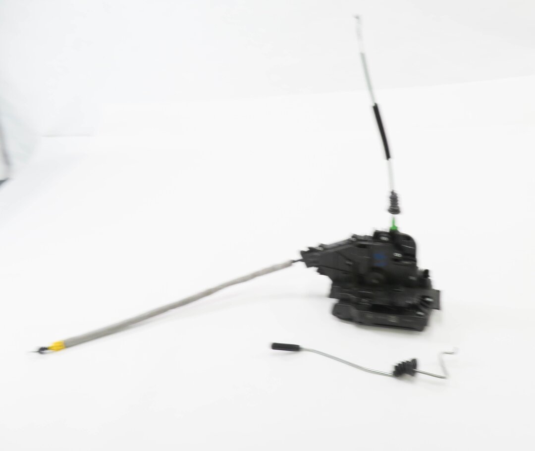 Thumbnail 2: 2015-2021 MERCEDES C300 C350 C400 C450 E300 E400 E450 GLC - LEFT REAR DOOR LATCH