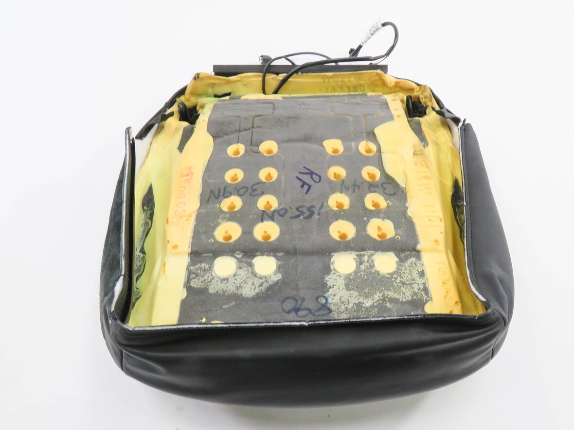 Thumbnail 6: 2003 BMW Z4 (E85) RIGHT FRONT PASSENGER LOWER BOTTOM HEATED SEAT CUSHION (BLACK)