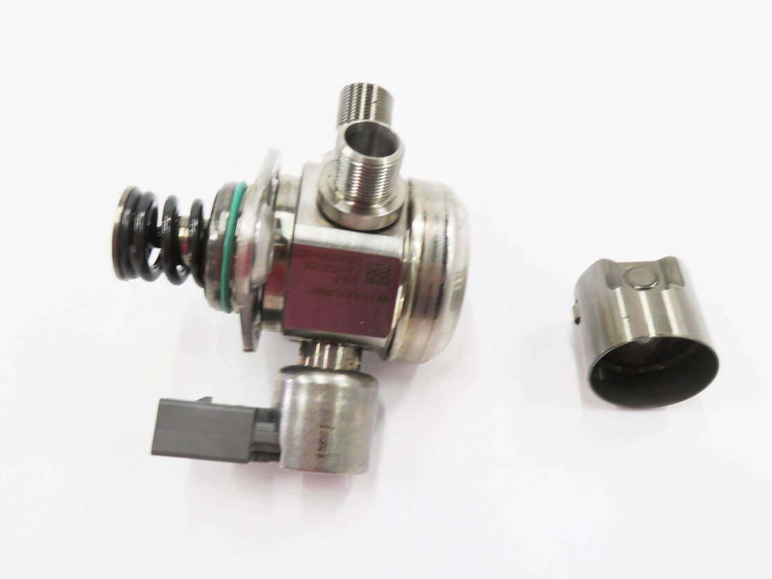 Thumbnail 2: 2011-2020 MERCEDES E500 E550 S600 SL450 SL550 GL550 - LEFT MECHANICAL FUEL PUMP