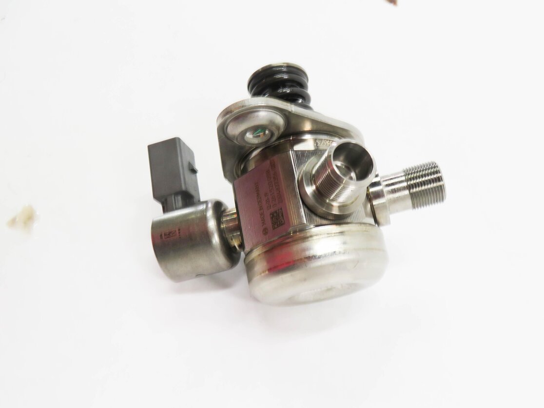 Thumbnail 5: 2011-2020 MERCEDES E500 E550 S600 SL450 SL550 GL550 - LEFT MECHANICAL FUEL PUMP
