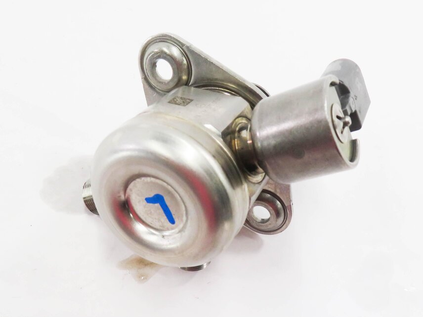 Thumbnail 6: 2011-2020 MERCEDES E500 E550 S600 SL450 SL550 GL550 - LEFT MECHANICAL FUEL PUMP