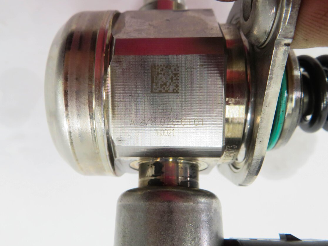 Thumbnail 7: 2011-2020 MERCEDES E500 E550 S600 SL450 SL550 GL550 - LEFT MECHANICAL FUEL PUMP