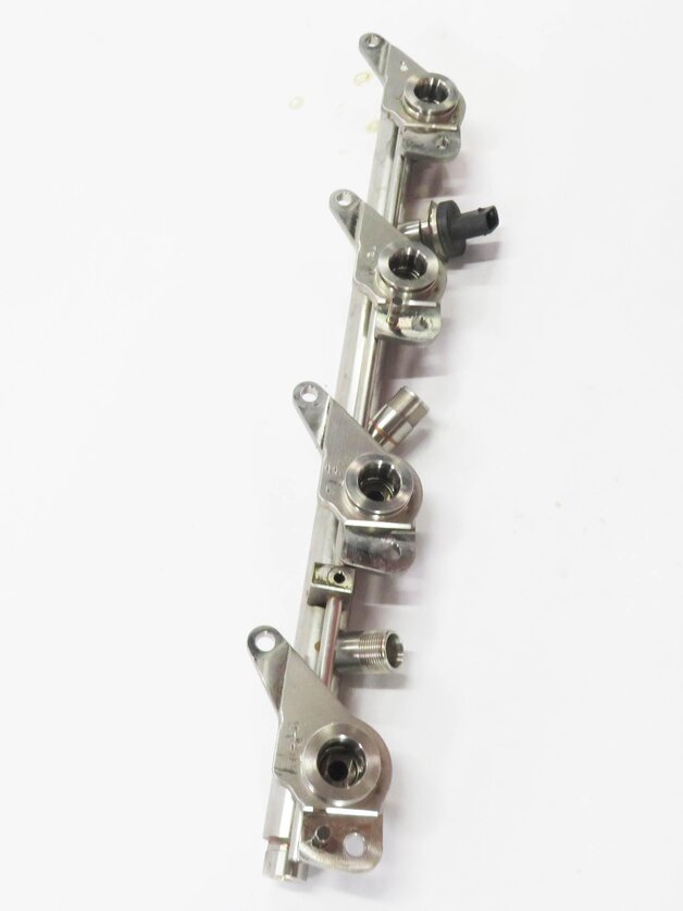 Thumbnail 3: 2012 MERCEDES S550 (W221) 4.6L M278 TWIN TURBO ENGINE - RIGHT FUEL RAIL