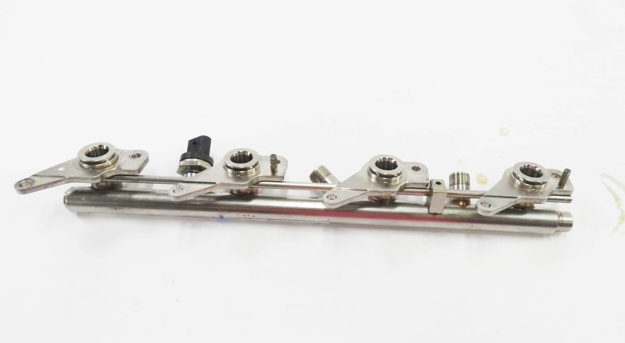 Thumbnail 5: 2012 MERCEDES S550 (W221) 4.6L M278 TWIN TURBO ENGINE - RIGHT FUEL RAIL