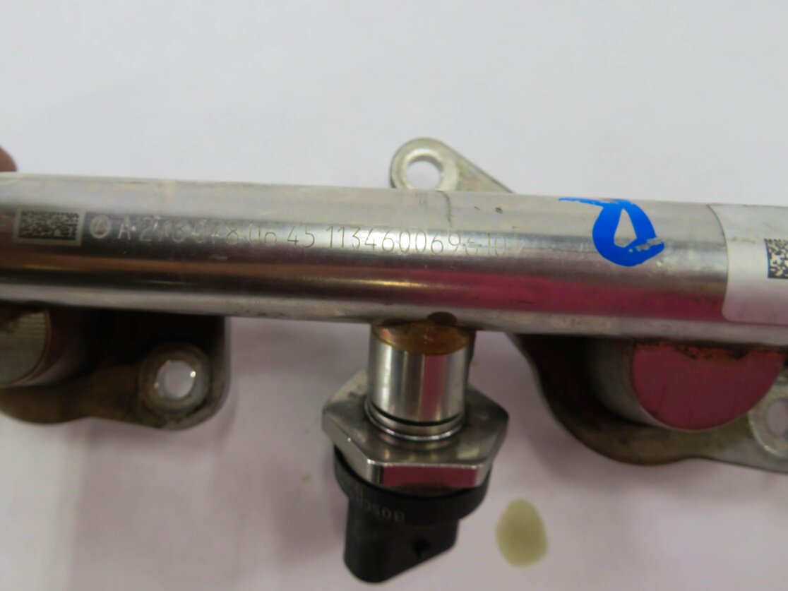 Thumbnail 7: 2012 MERCEDES S550 (W221) 4.6L M278 TWIN TURBO ENGINE - RIGHT FUEL RAIL