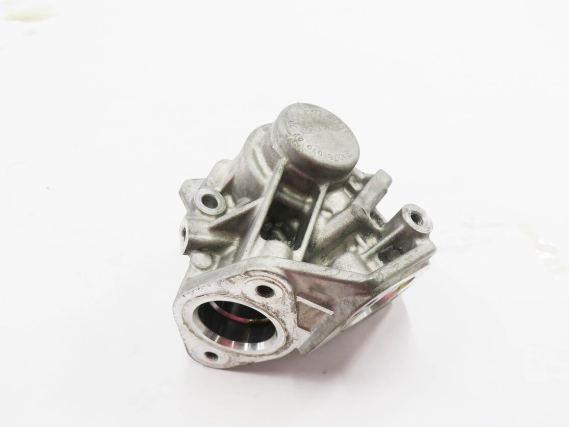 Thumbnail 5: 2012 MERCEDES S550 (W221) 4.6L M278 TWIN TURBO ENGINE - HPFP FUEL PUMP HOUSING