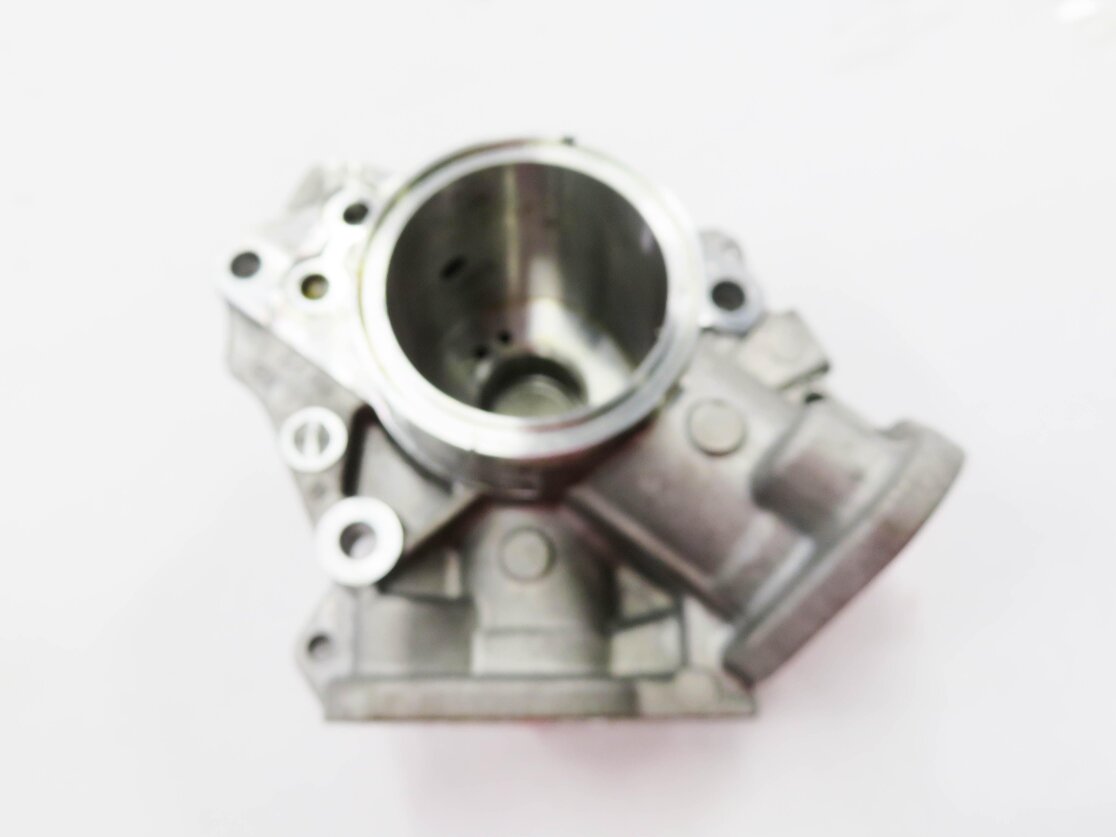 Thumbnail 6: 2012 MERCEDES S550 (W221) 4.6L M278 TWIN TURBO ENGINE - HPFP FUEL PUMP HOUSING
