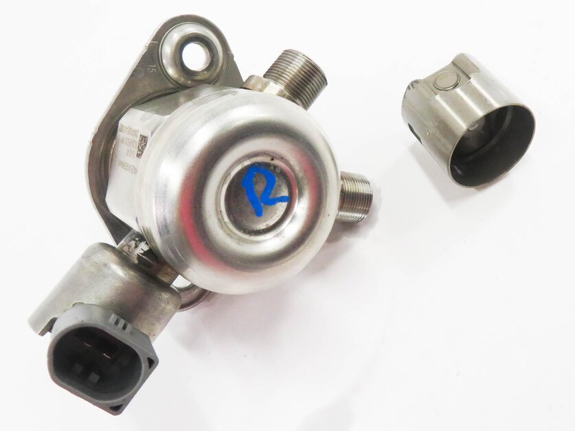 2011-2020 MERCEDES E500 E550 S600 SL450 SL550 GL550 - RIGHT MECHANICAL FUEL PUMP