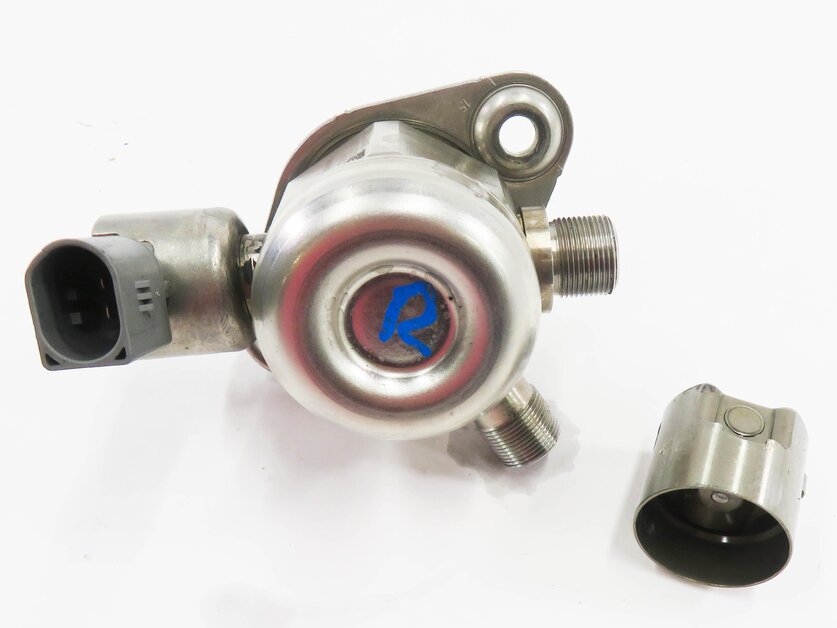 Thumbnail 2: 2011-2020 MERCEDES E500 E550 S600 SL450 SL550 GL550 - RIGHT MECHANICAL FUEL PUMP