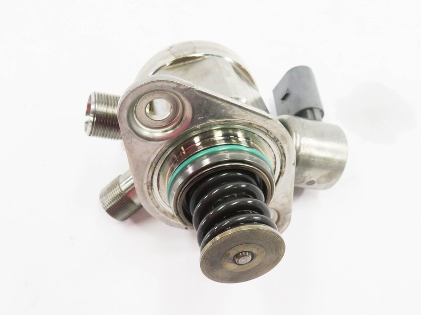 Thumbnail 6: 2011-2020 MERCEDES E500 E550 S600 SL450 SL550 GL550 - RIGHT MECHANICAL FUEL PUMP