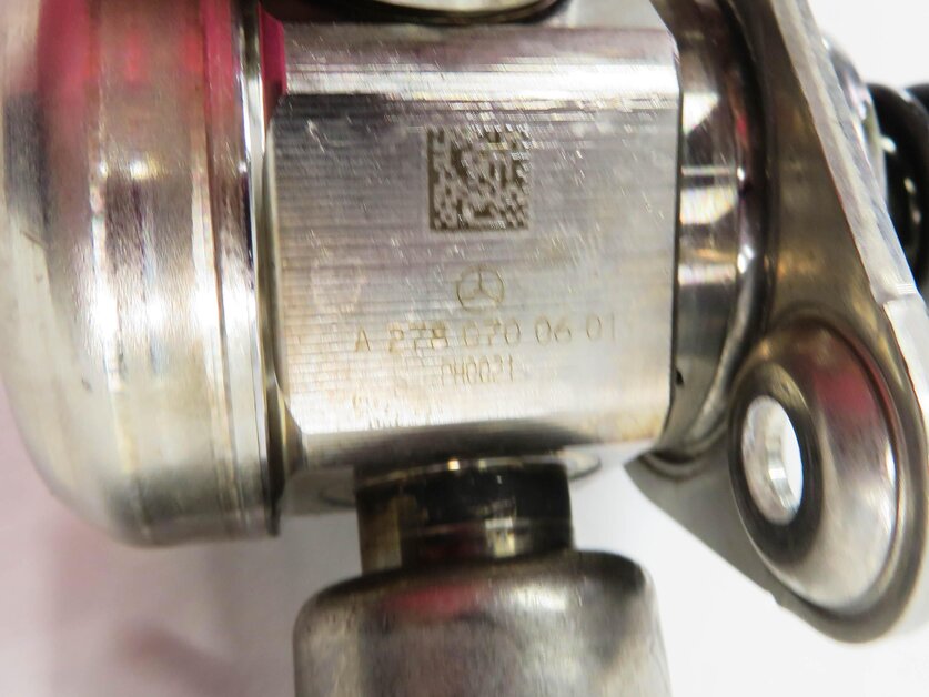 Thumbnail 7: 2011-2020 MERCEDES E500 E550 S600 SL450 SL550 GL550 - RIGHT MECHANICAL FUEL PUMP
