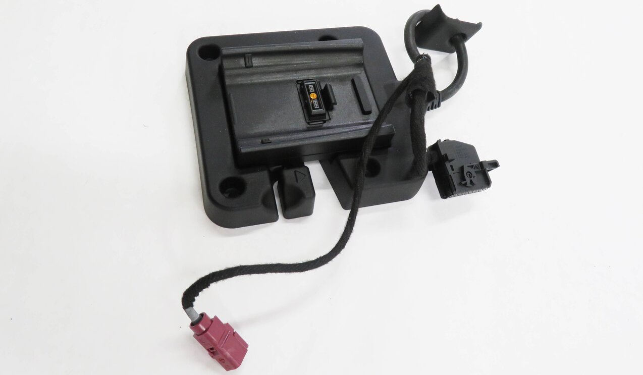 Thumbnail 4: 2006 RANGE ROVER SPORT (L320) FRONT CENTER CONSOLE PHONE DOCK CRADLE CHARGER
