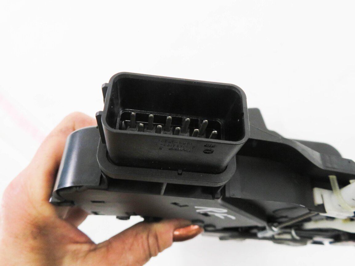Thumbnail 6: 2005-2006 LAND ROVER LR3 / 06-08 RANGE ROVER SPORT (L320) RIGHT FRONT DOOR LATCH