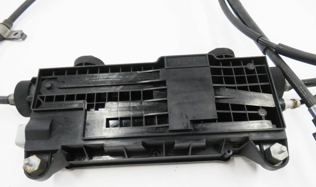 Thumbnail 7: 2006 RANGE ROVER SPORT (L320) EMERGENCY PARKING BRAKE ACTUATOR MOTOR w/ CABLES
