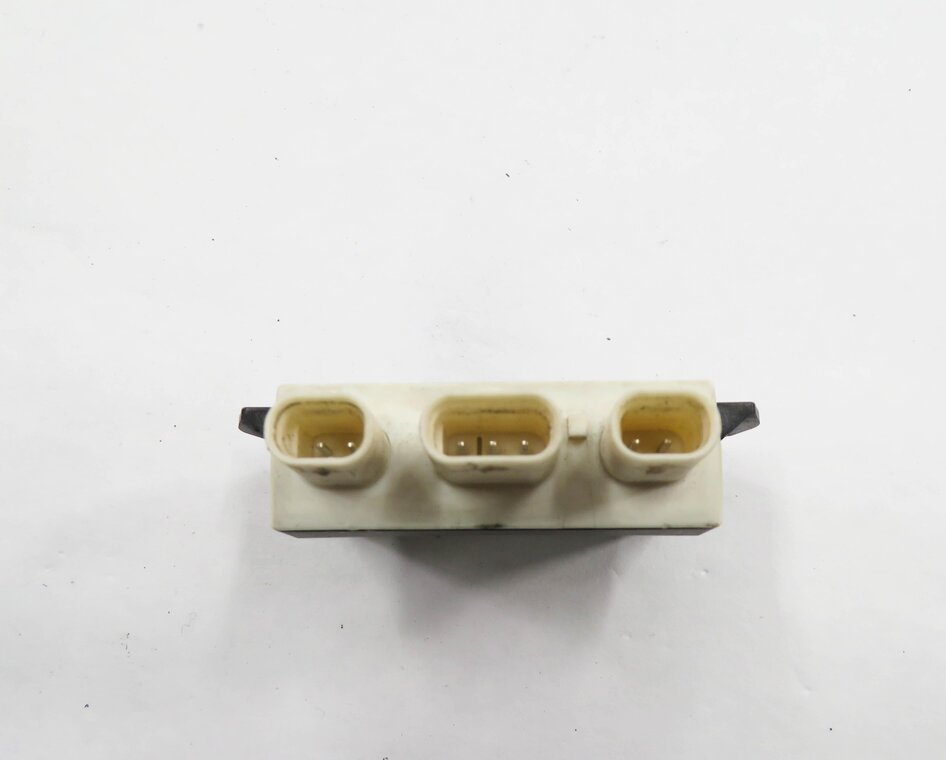 Thumbnail 6: 2017 LAND ROVER DISCOVERY SPORT (L550) REAR TRUNK SMART OPENER CONTROL MODULE