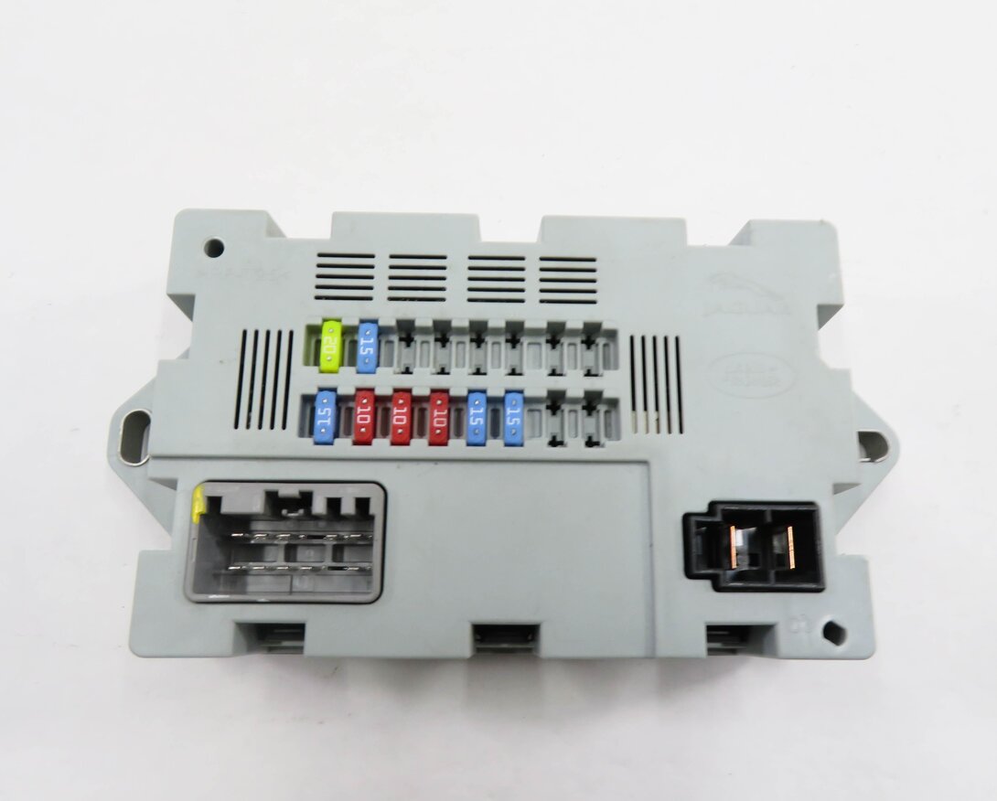 Thumbnail 2: 2017 LAND ROVER DISCOVERY SPORT (L550) LEFT REAR POWER JUNCTION FUSE BOX